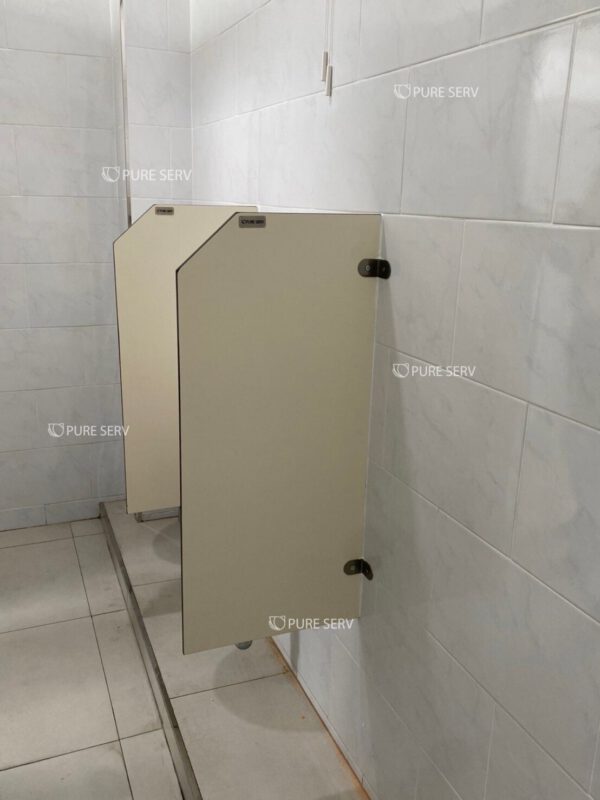 ผนังกั้นโถปัสสาวะ ดีอย่างไร? ทนน้ำ 100 จริงไหม? พร้อมวิธีเลือกให้